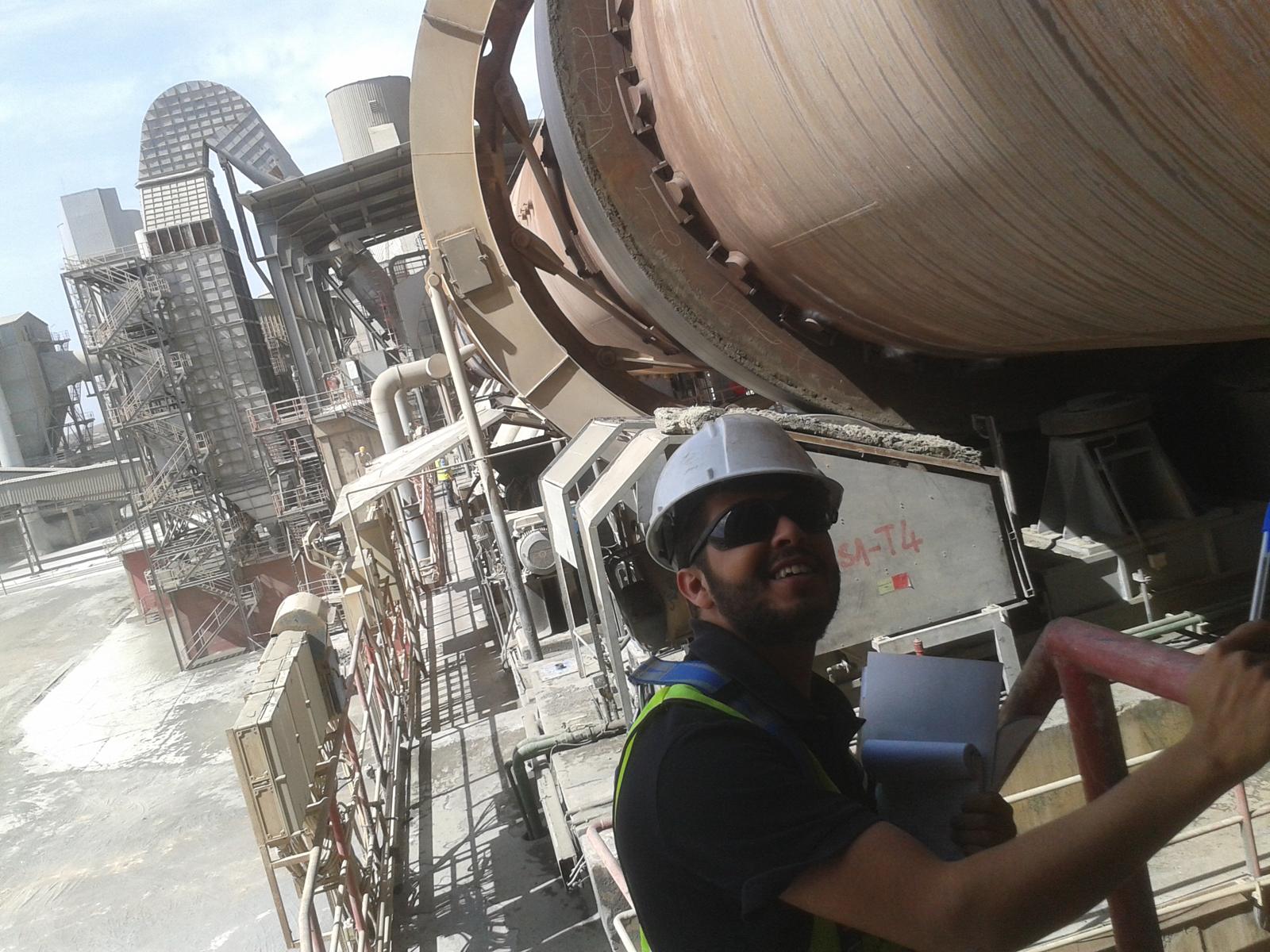 Ingénieur Tamkeen en inspection sur site industriel
